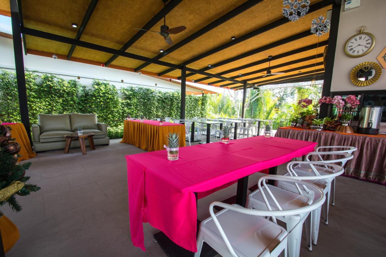 Good Night Pool Villa Phuket - Sha Plus Bagian luar foto